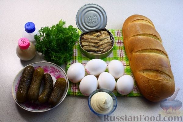 Бутерброды со шпротами, яйцами и солёным огурцом