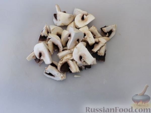 Кабачки, тушенные с грибами и стручковой фасолью