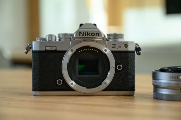 Поставки ретро-камеры Nikon Z fc отложены