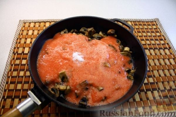 Рыбные тефтели в томатно-грибном соусе