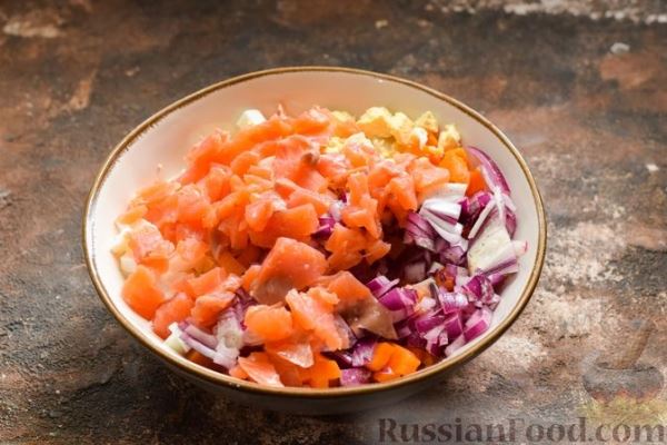 Салат с сёмгой, картофелем, морковью и яйцами