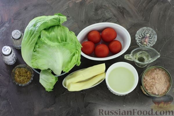 Салат с тунцом, помидорами и сыром сулугуни