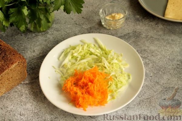 Сэндвич с капустой, морковью и сыром