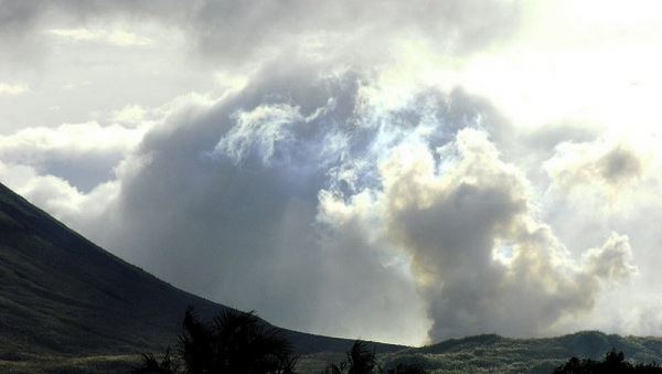 Вулкан Эбеко на Курилах выбросил пепел на высоту 3 км